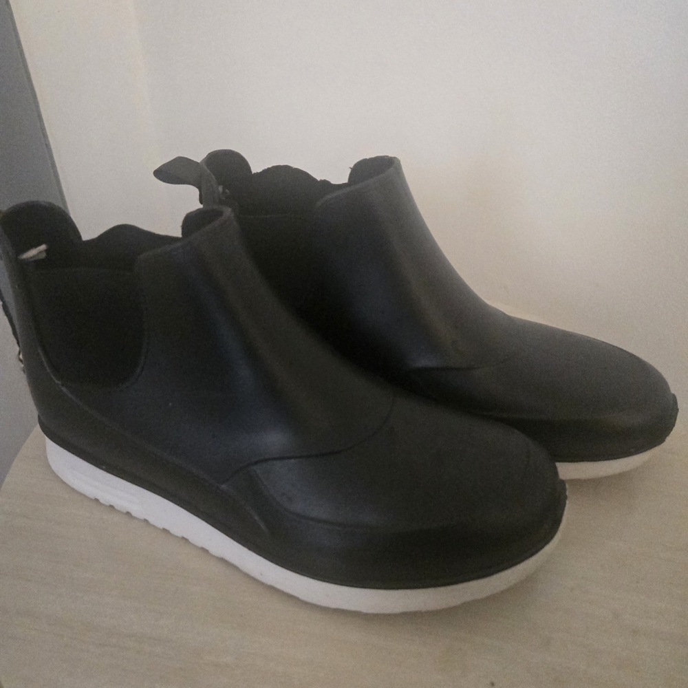 Capelli of New York Black Winter Boots